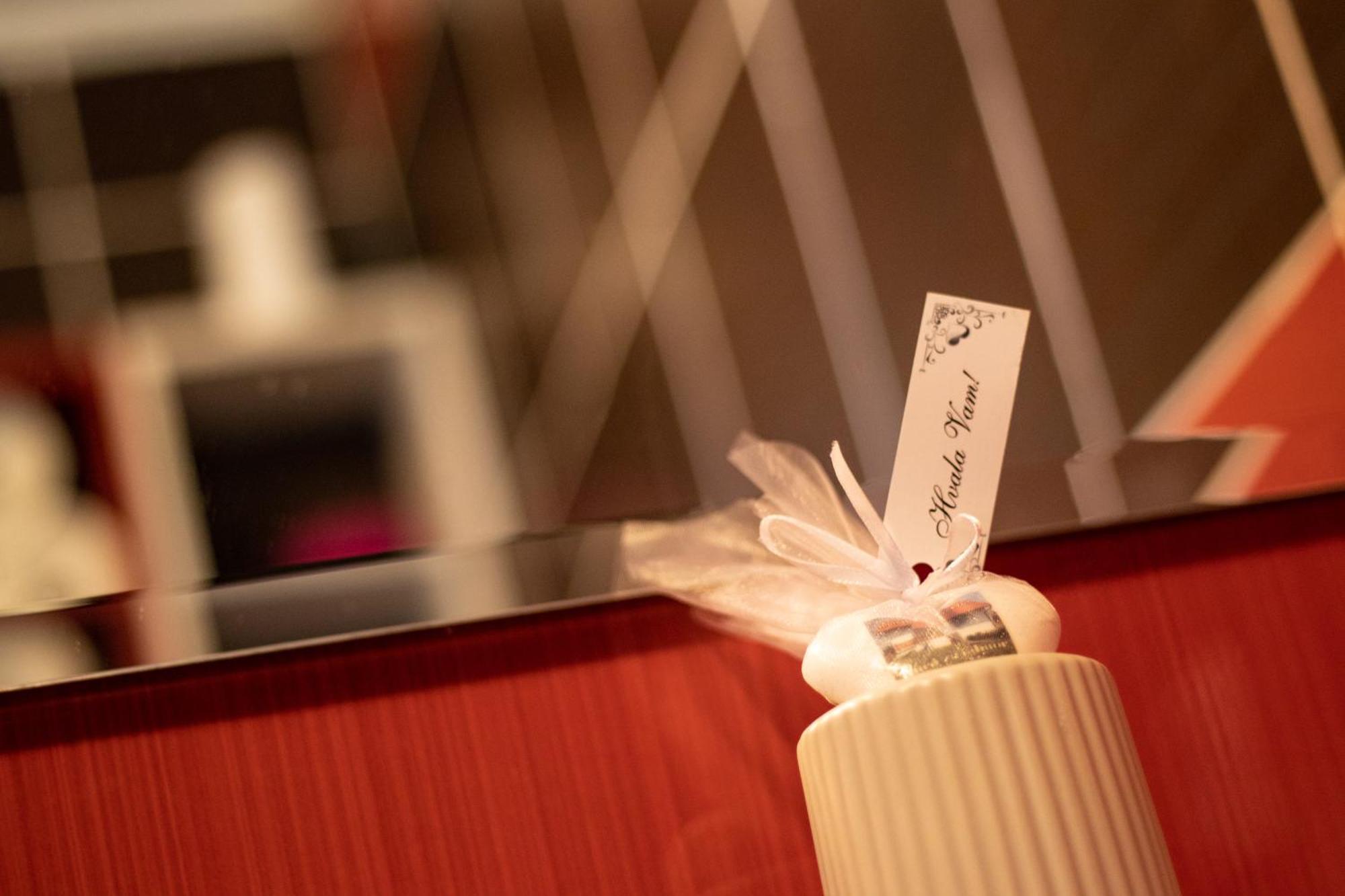 Lovinac Lucijaアパートメント エクステリア 写真